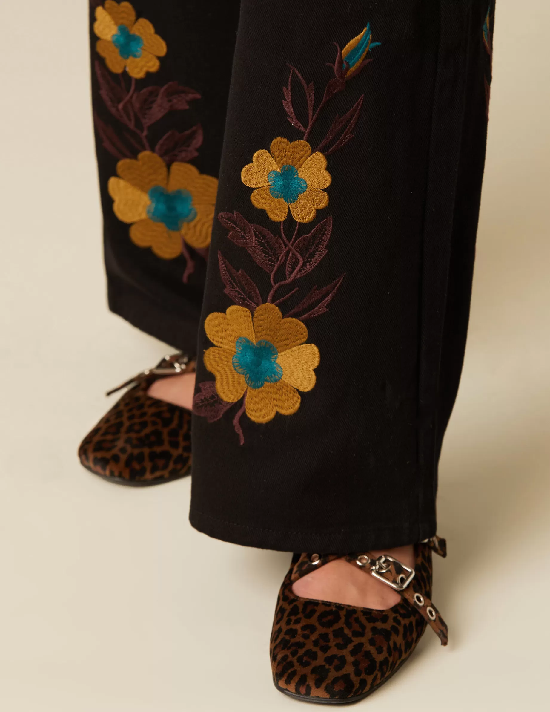 New NÍCOLI PANTALÓN BORDADO FLOR Negros